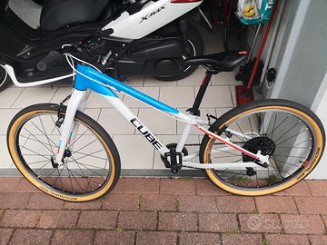 mtb cube acid 24 polici