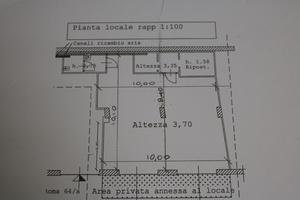 Locale commerciale C/1 due ingressi su strada