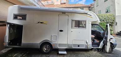 Camper semintegrale laika x 695