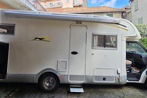 Camper semintegrale laika x 695