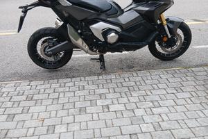 Honda x adv 750