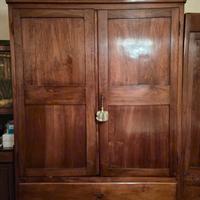 Armadio in legno di noce