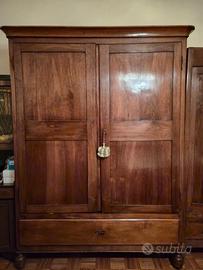 Armadio in legno di noce