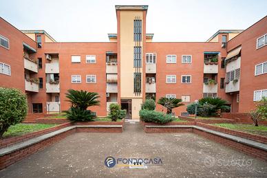 ROMA ZONA ANAGNINA AMPIO TRILOCALE CON DUE BALCONI
