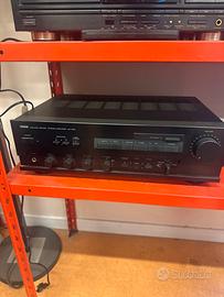 Amplificatore stereo integrato Yamaha AX-530.