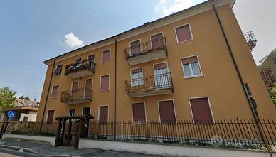 Stanza singola con bagno privato a Monza