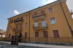 Stanza singola con bagno privato a Monza