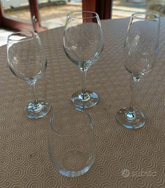 calici banchetto in casse lavastoviglie e carrelli