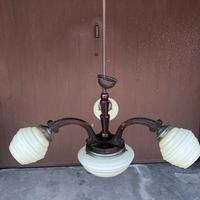 Lampadario con struttura in legno