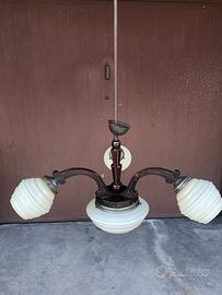 Lampadario con struttura in legno