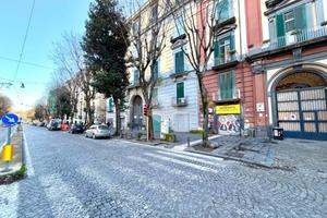 3 LOCALI A NAPOLI