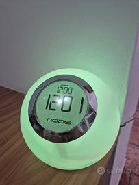 Sveglia Nodis da comodino con lampada