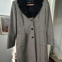 Cappotto stile Chanel con collo in Astrakan