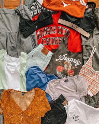 donna abbigliamento S-M 1€ al pezzo 👀 descrizione