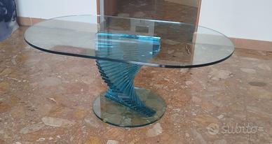 Tavolino elicoidale in cristallo design elegante