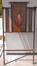 Antico letto in ferro battuto dipinto