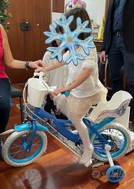 Bicicletta e casco di Frozen