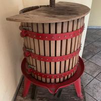 Torchio per il vino quasi nuovo