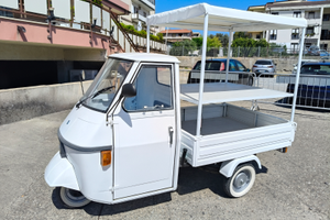 Ape 50 allestita per eventi