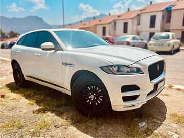 Jaguar f pace 2.0d 180cv 2017 come nuova