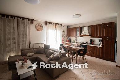 Appartamento di 100 m² con 5 locali a Montecalvo i