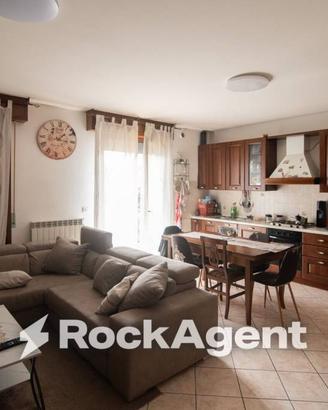 Appartamento di 100 m² con 5 locali a Montecalvo i