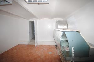 Locale magazzino laboratorio in centro