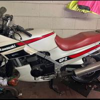 Moto Kawasaki gpz 500 cafe racer