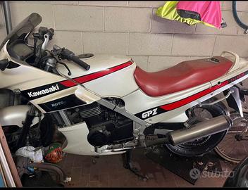 Moto Kawasaki gpz 500 cafe racer
