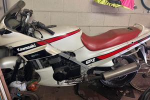 Moto Kawasaki gpz 500 cafe racer