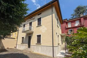 CASA SEMINDIPENDENTE A AIRUNO