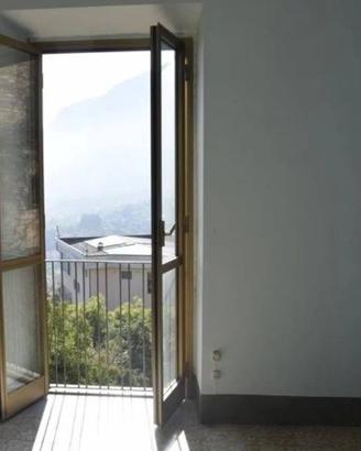 Appartamento di 95 m² con più di 5 locali a Esperi