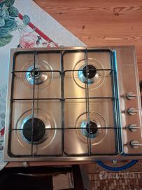 piano cottura a gas 4 fuochi Smeg in acciaio