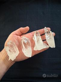 Minerali 4 cristalli di quarzo