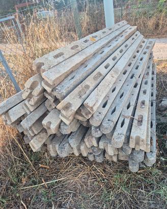Paletti in cemento per vigneto
