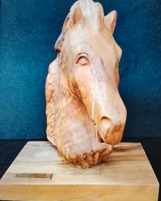 Scultura in Ulivo testa di cavallo