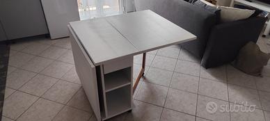 tavolo modulabile in legno massello con ruote