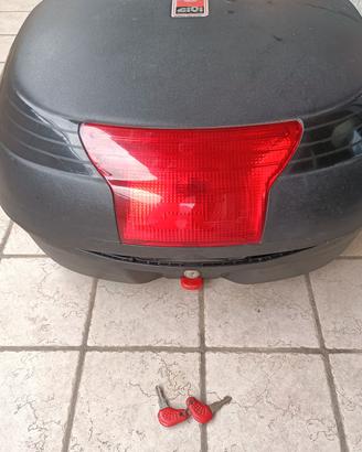 Bauletto Givi 42 litri per moto con luce stop
