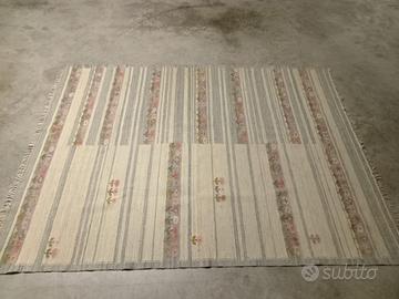 Grande tappeto scandinavo vintage 175×240 cm