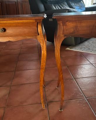 Coppia di comodini / tavolini antichi in legno