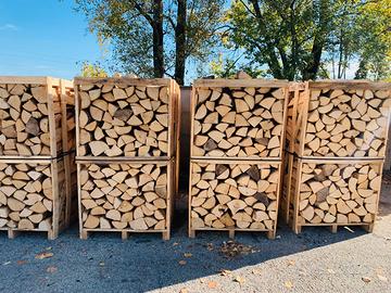 Legna da ardere stagionata su bancale