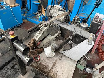 Smontagomme e pinza cerchi in lega e booster aria