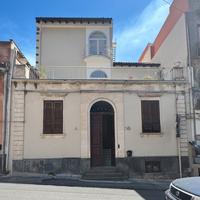 Palazzetto al centro per attività ricettiva