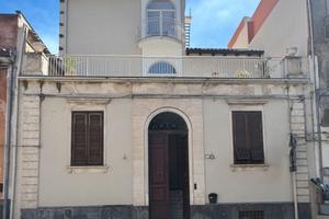 Palazzetto al centro per attività ricettiva