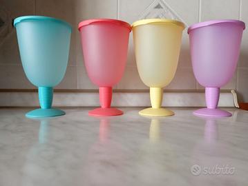 4 bicchieri con coperchio Tupperware 