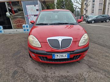 Lancia Ypsilon 1.4 16V Platino