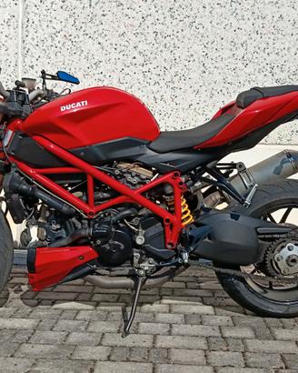 Ducati Streetfighter 848 2012  19262 km.