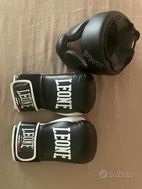 Guantoni e casco boxe