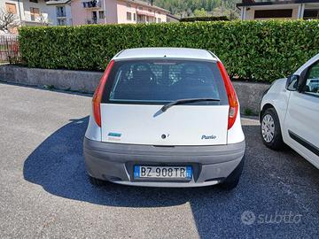 Auto fiat punto