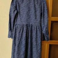 Elegante vestito blu scuro con maniche lunghe